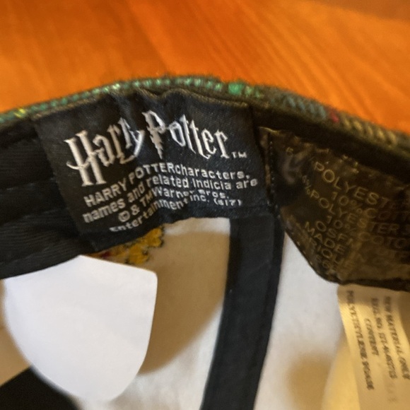 Harry Potter Hogwarts Snapback Hat Cap NWOT - Picture 5 of 6